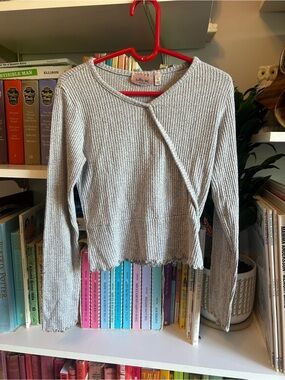 Light Gray Ribbed Kids' Long-Sleeve Top with Asymmetrical Detail